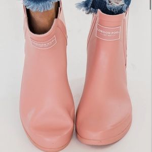 London Fog Piccadilly Rain Booties- Pale Pink